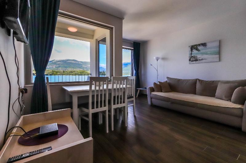 Apartments Maestral Tivat Eksteriør billede